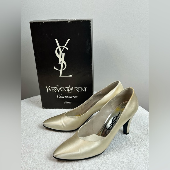 Yves Saint Laurent Cream Heels with Pointed Toe - Picture 5 of 16